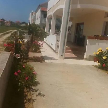 Apartment Apartment Donata In Privlaka *